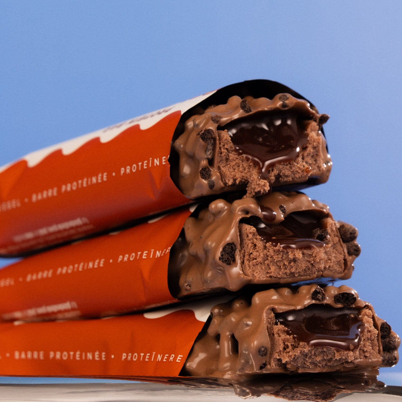 Barebells Protein Bar Chocolate Spread - gestapelde repen met vulling