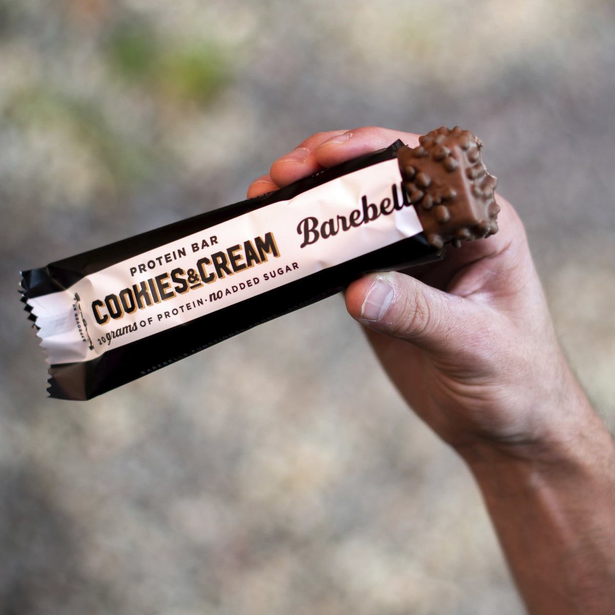 Barebells Protein Bar Cookies & Cream eiwitreep - sfeerfoto