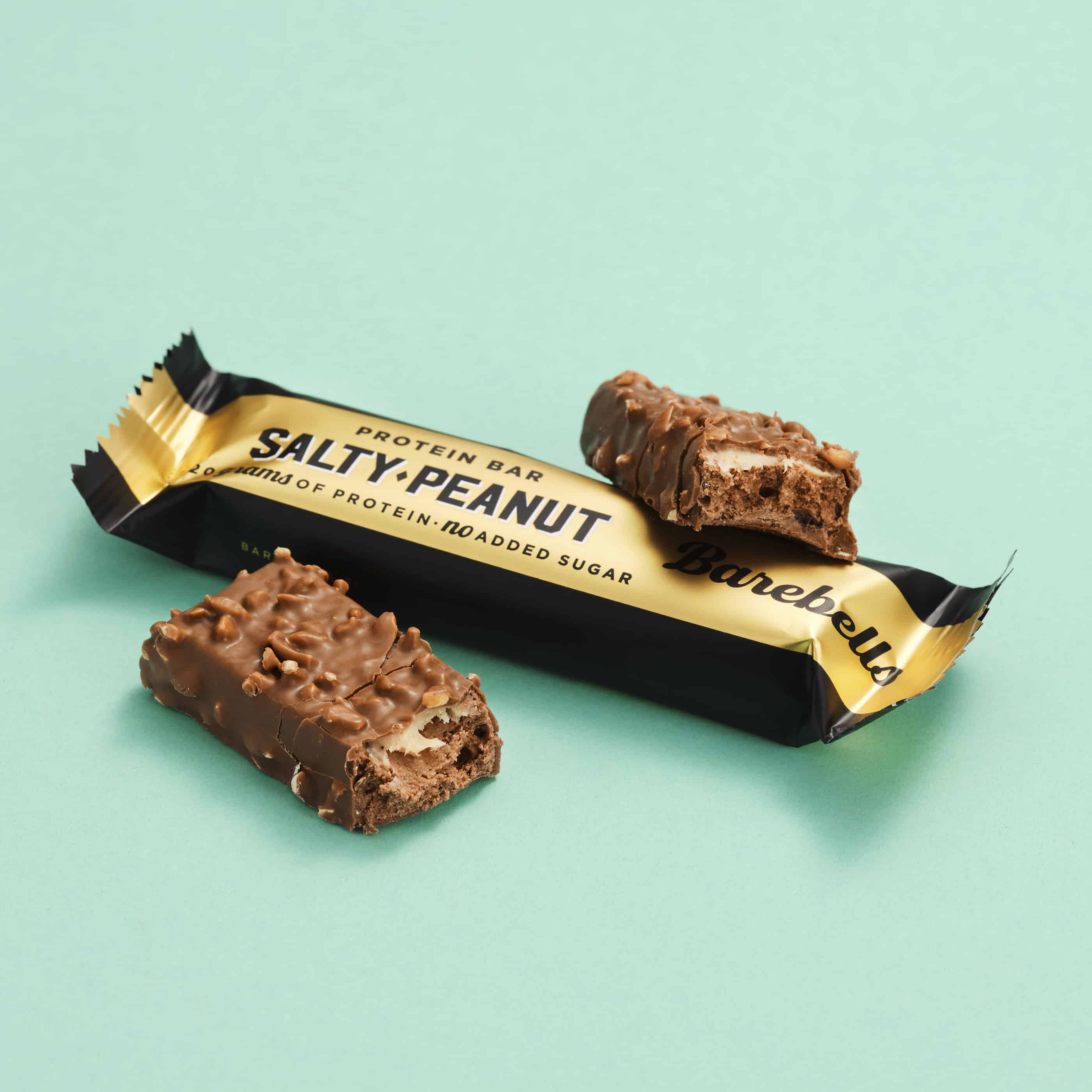 Barebells Protein Bar Salty Peanut - reep met doorgesneden stukken
