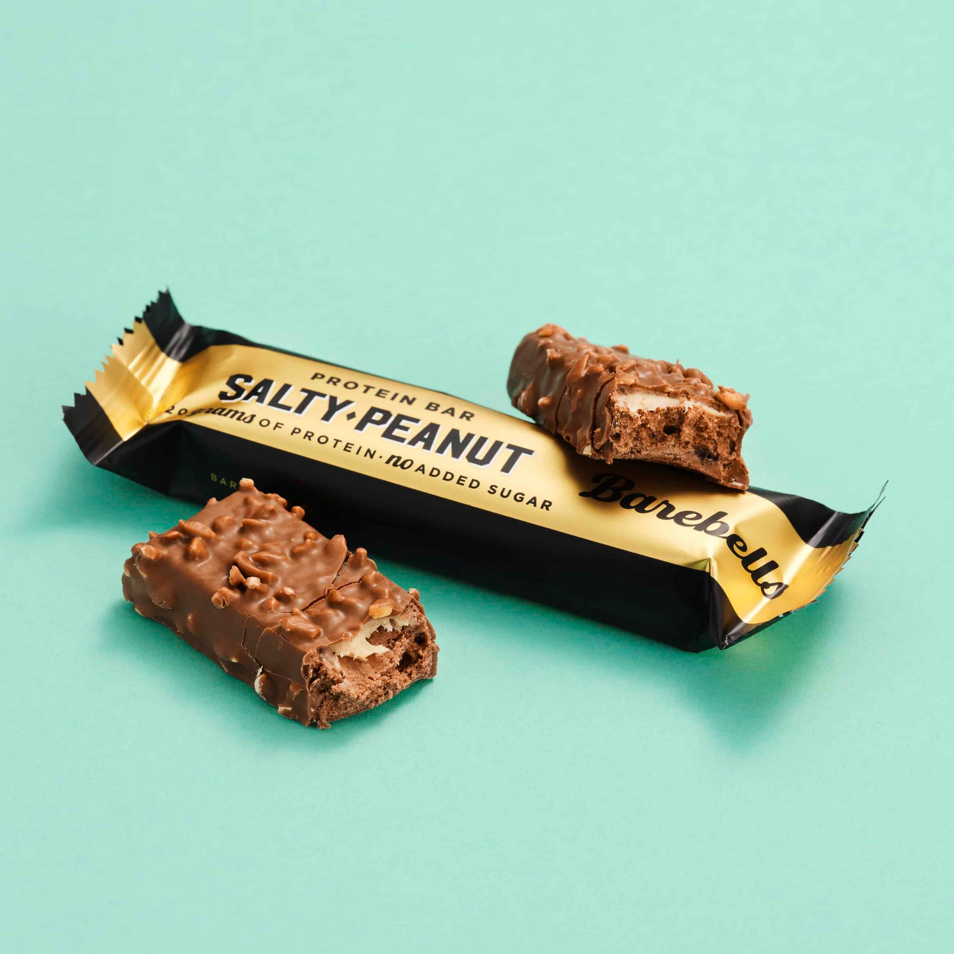 Barebells Protein Bar Salty Peanut - reep met doorgesneden stukken