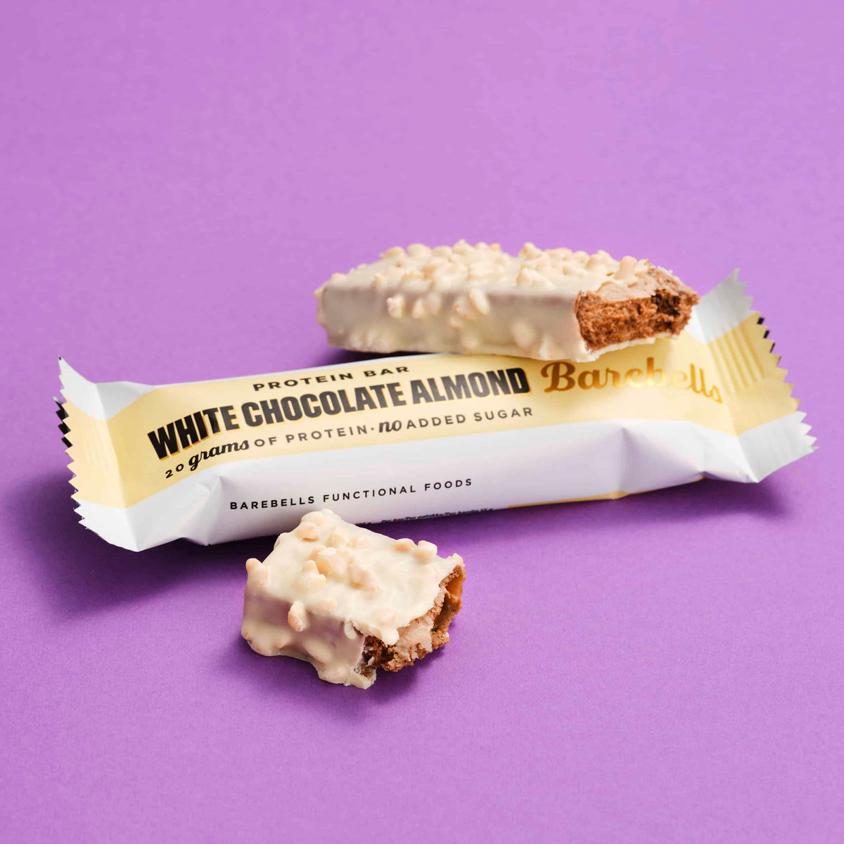 Barebells Protein Bar White Chocolate Almond - reep met doorgesneden stukken