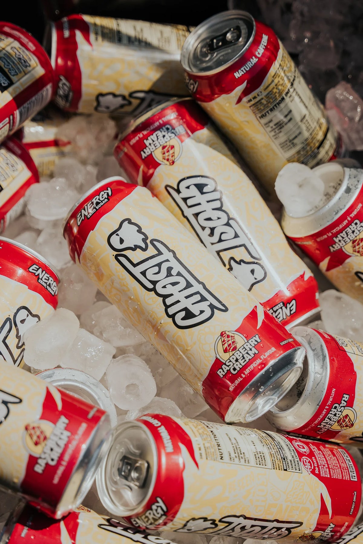 Ghost Energy Raspberry Cream energiedrank – blikken op ijs