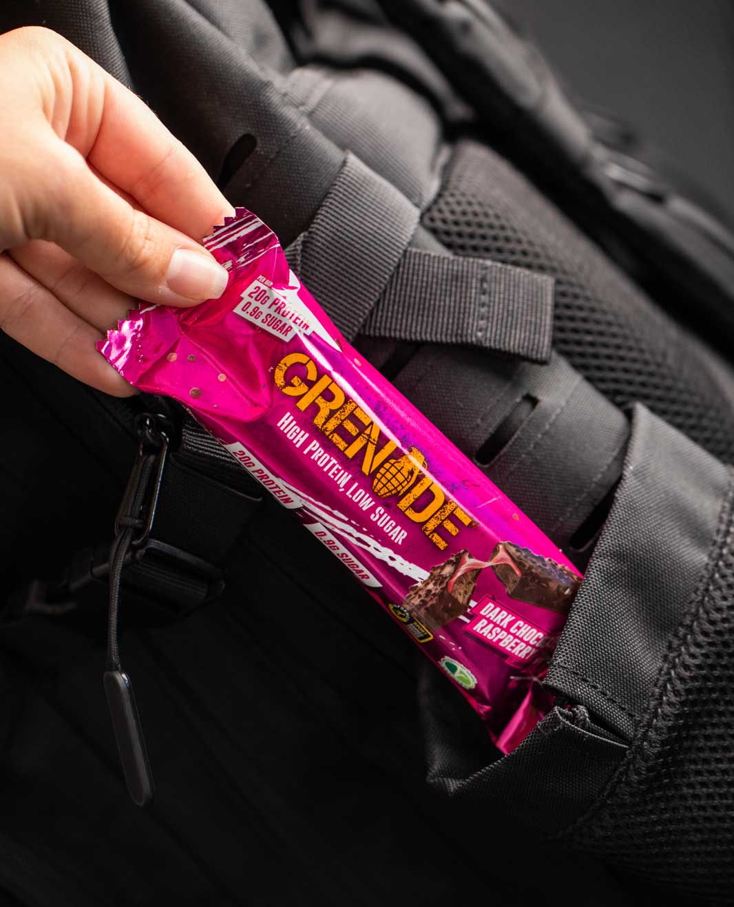 Grenade Protein Bar Dark Chocolate Raspberry eiwitreep – sfeerfoto 2